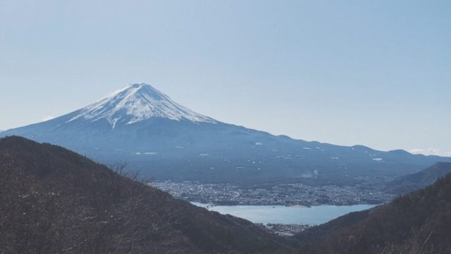 旧御坂峠から見る河口湖と富士山